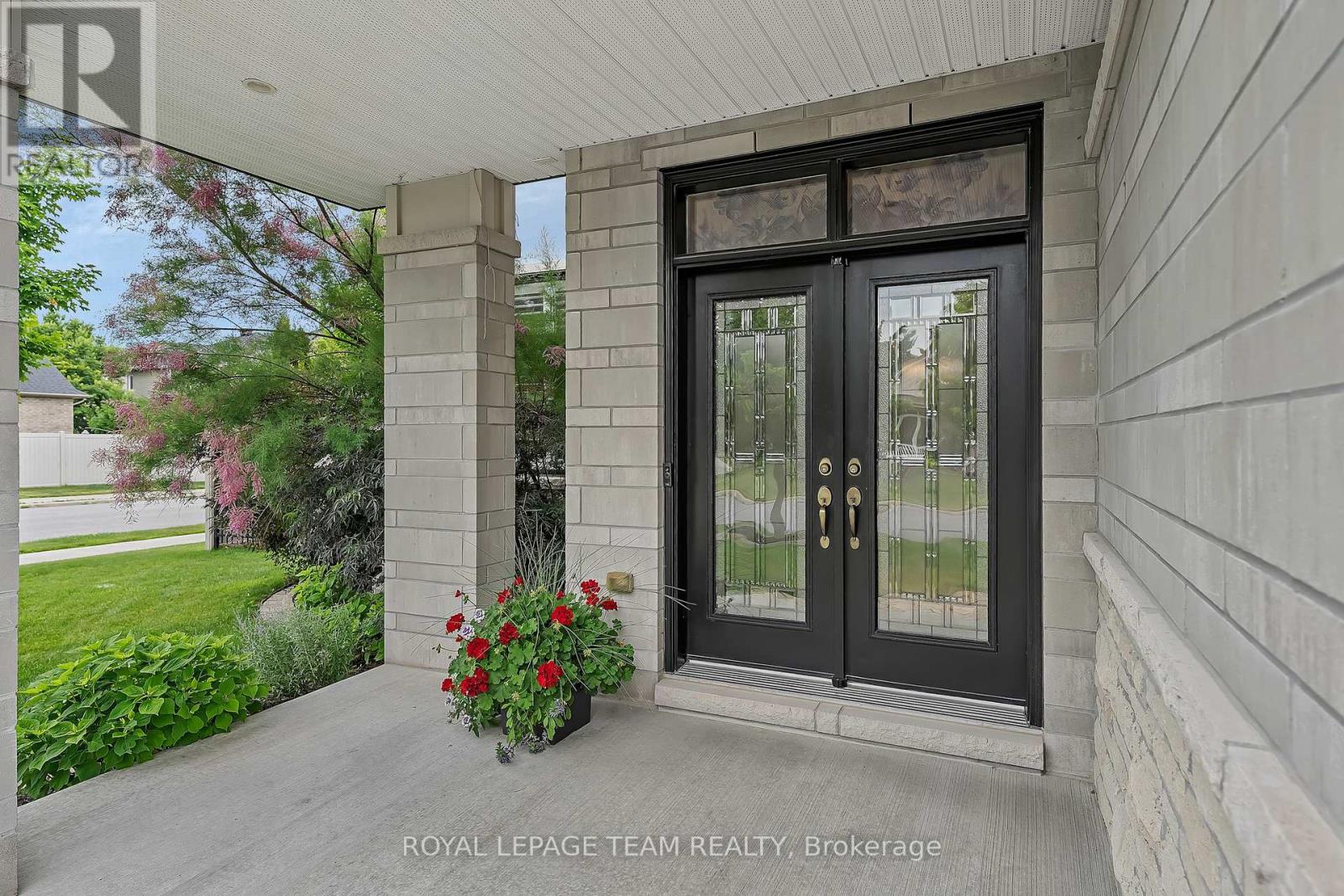 Property at 51 BRIDLE CREST COURT image 3