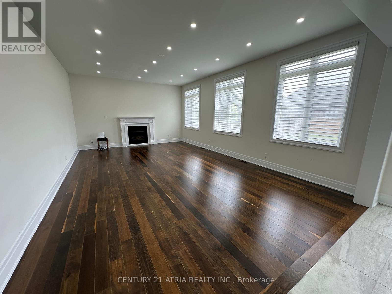19 Mumberson Street, Innisfil (Cookstown), Ontario  L0L 1L0 - Photo 10 - N12129106