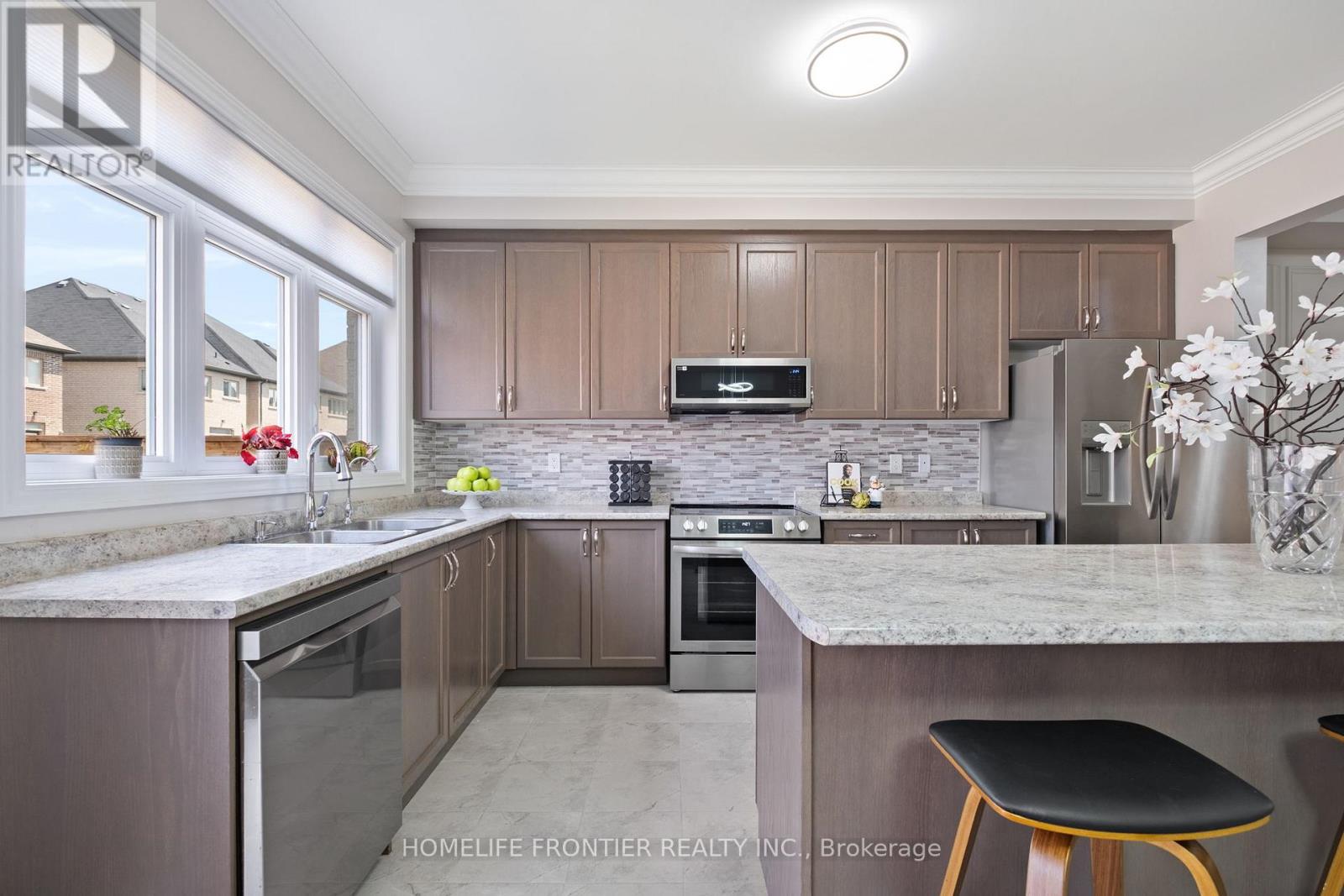 77 Beechborough Crescent, East Gwillimbury, Ontario  L9N 0N9 - Photo 14 - N12285928