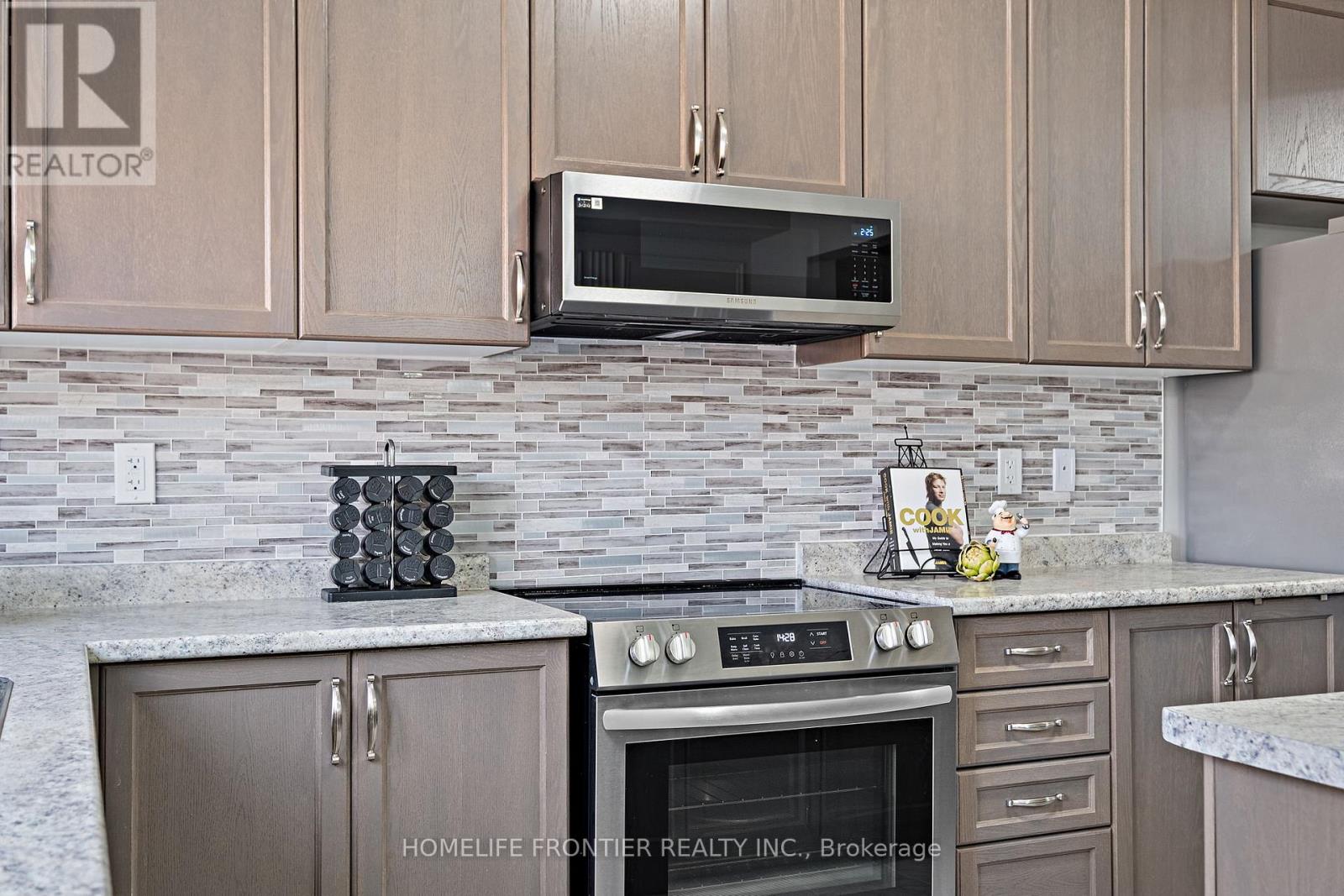 77 Beechborough Crescent, East Gwillimbury, Ontario  L9N 0N9 - Photo 17 - N12285928
