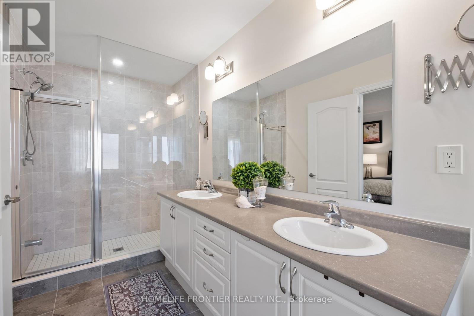 77 Beechborough Crescent, East Gwillimbury, Ontario  L9N 0N9 - Photo 21 - N12285928