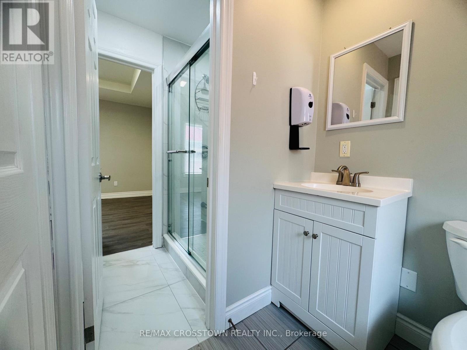 Upper - 178 Dunlop Street W, Barrie, Ontario  L4N 1B3 - Photo 10 - S12285991