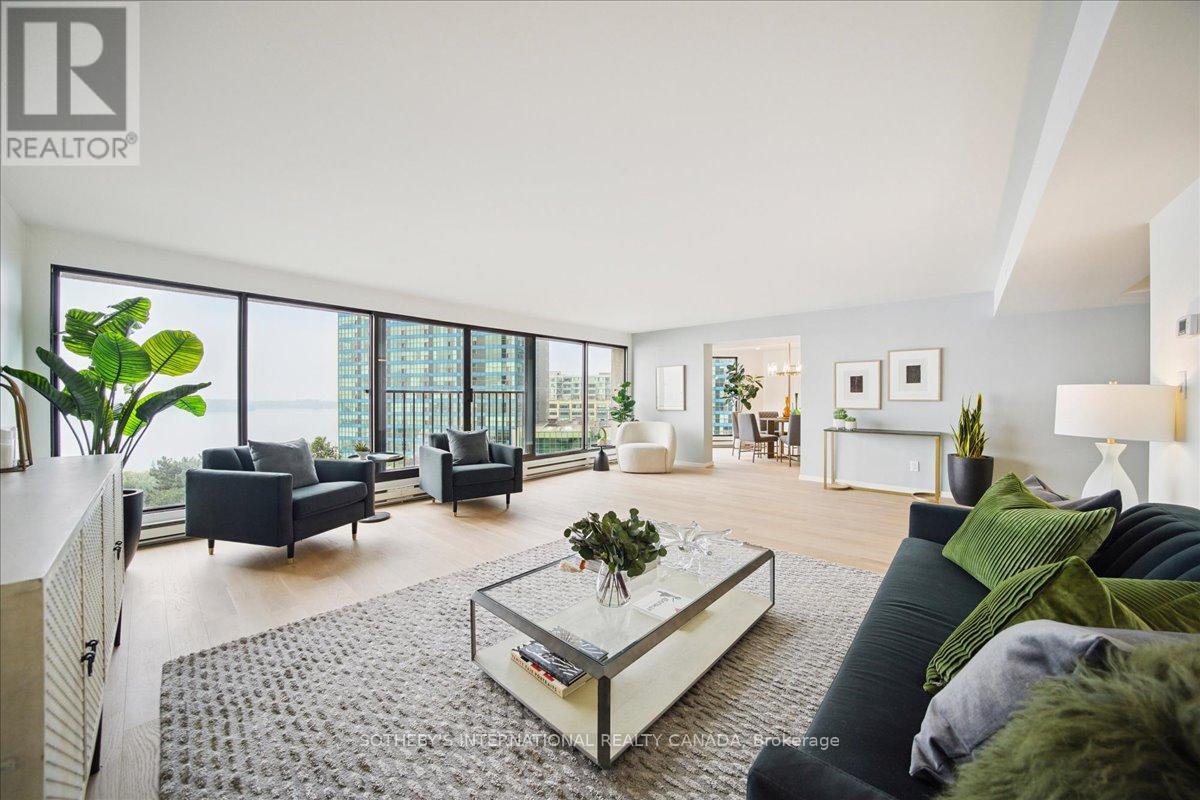 1110 - 65 Harbour Square, Toronto (Waterfront Communities), Ontario  M5J 2L4 - Photo 6 - C12285462