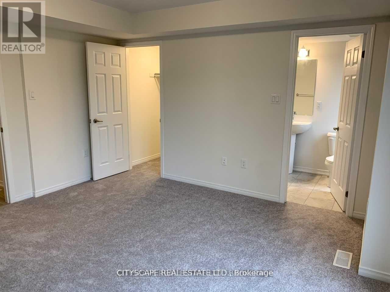 21 Woodstream Drive, Toronto, Ontario  M9W 0G1 - Photo 6 - W12285839