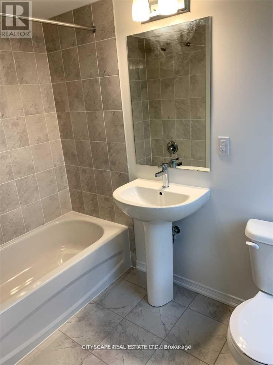 21 Woodstream Drive, Toronto, Ontario  M9W 0G1 - Photo 9 - W12285839