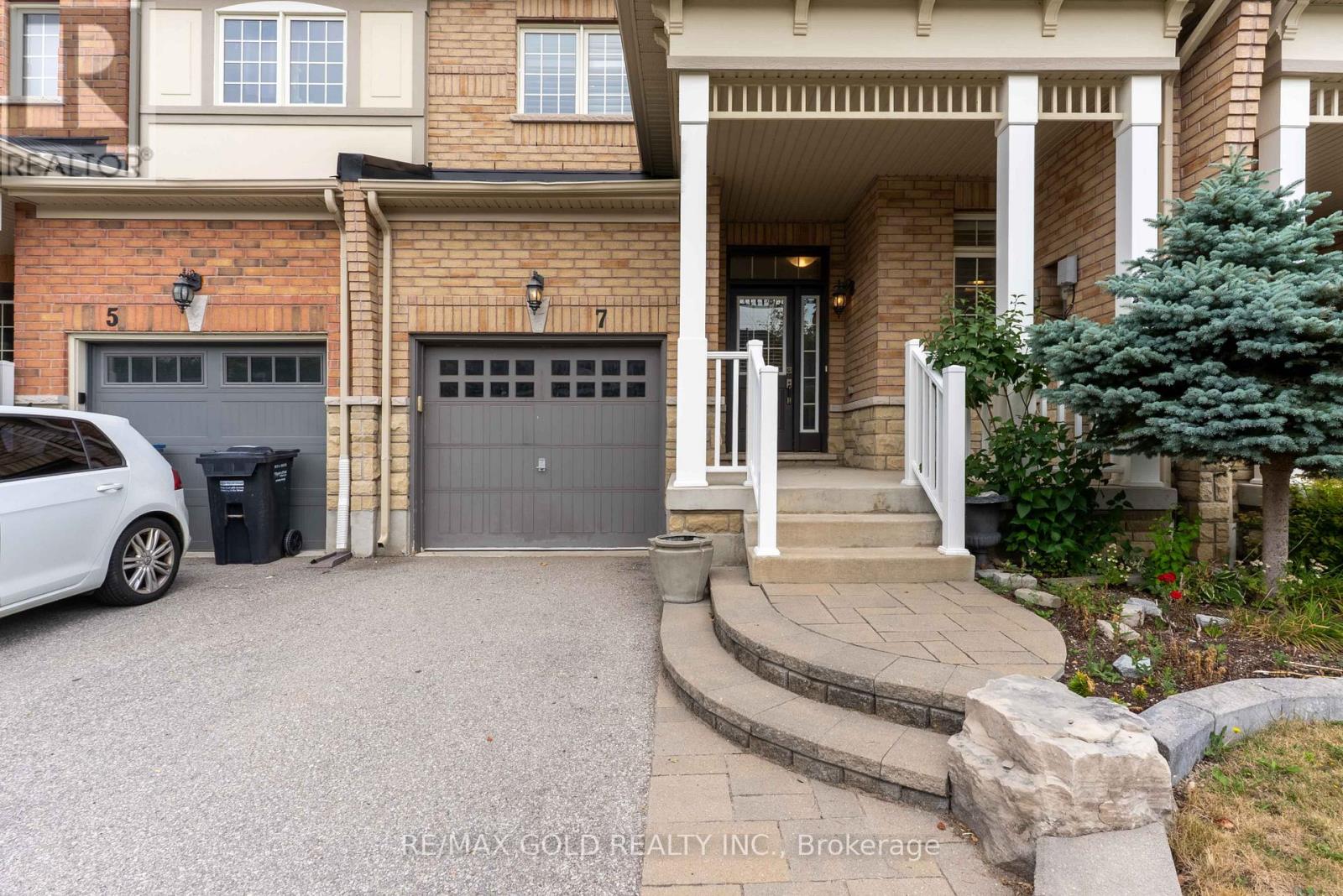 7 Mccardy Court, Caledon, Ontario  L7C 3X1 - Photo 4 - W12285873