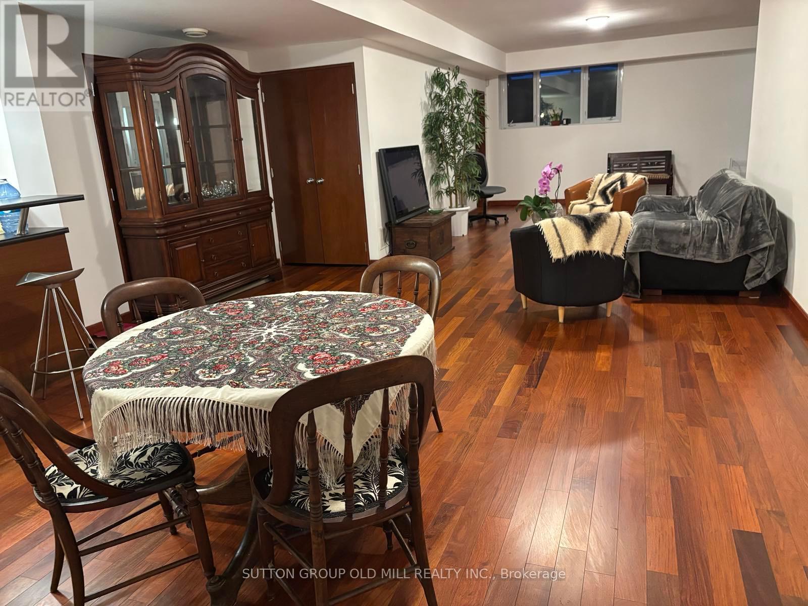 21 HILLDOWNTREE ROAD, Toronto, Ontario