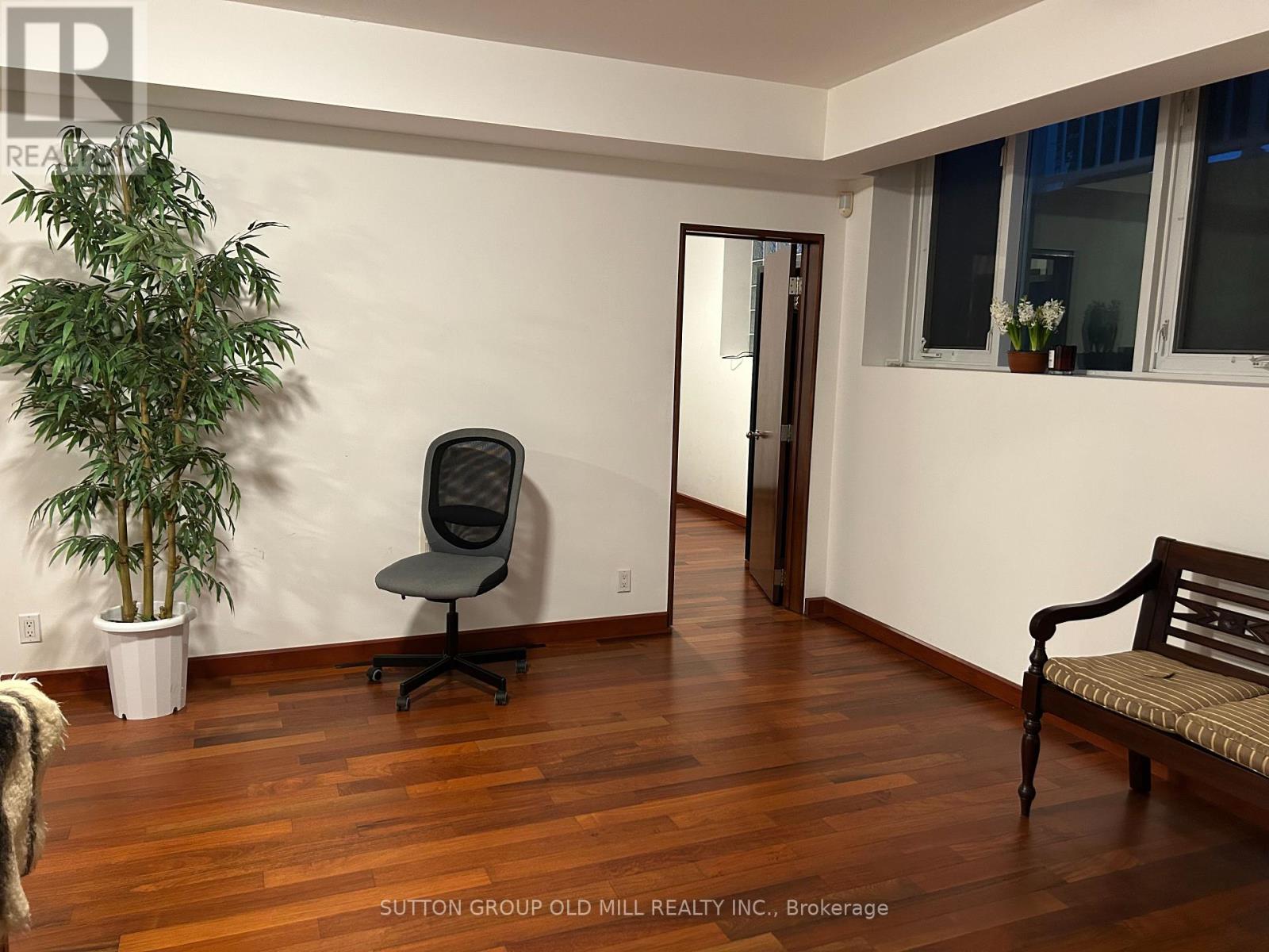 21 Hilldowntree Road, Toronto, Ontario  M9A 2Z4 - Photo 10 - W12285957