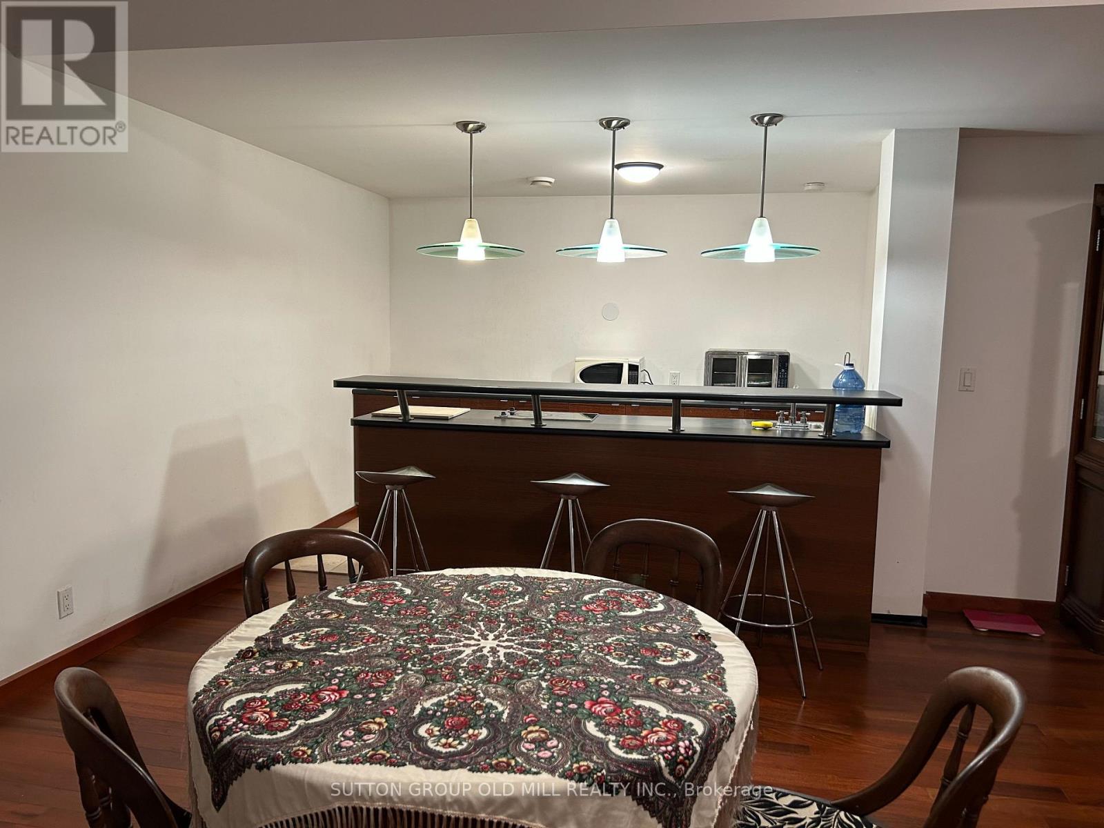 21 Hilldowntree Road, Toronto, Ontario  M9A 2Z4 - Photo 2 - W12285957