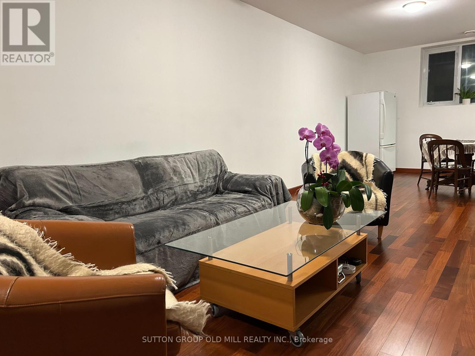 21 Hilldowntree Road, Toronto, Ontario  M9A 2Z4 - Photo 5 - W12285957