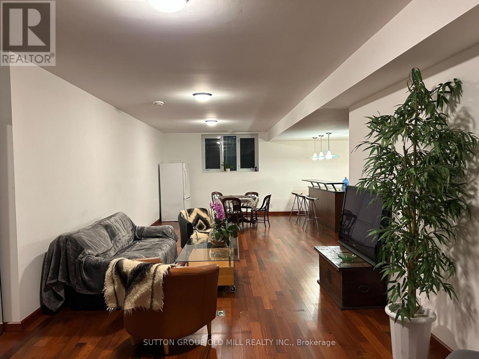 21 Hilldowntree Road, Toronto, Ontario  M9A 2Z4 - Photo 6 - W12285957