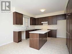 13 Doreen Drive, Thorold, Ontario  L3B 0G7 - Photo 12 - X12285857
