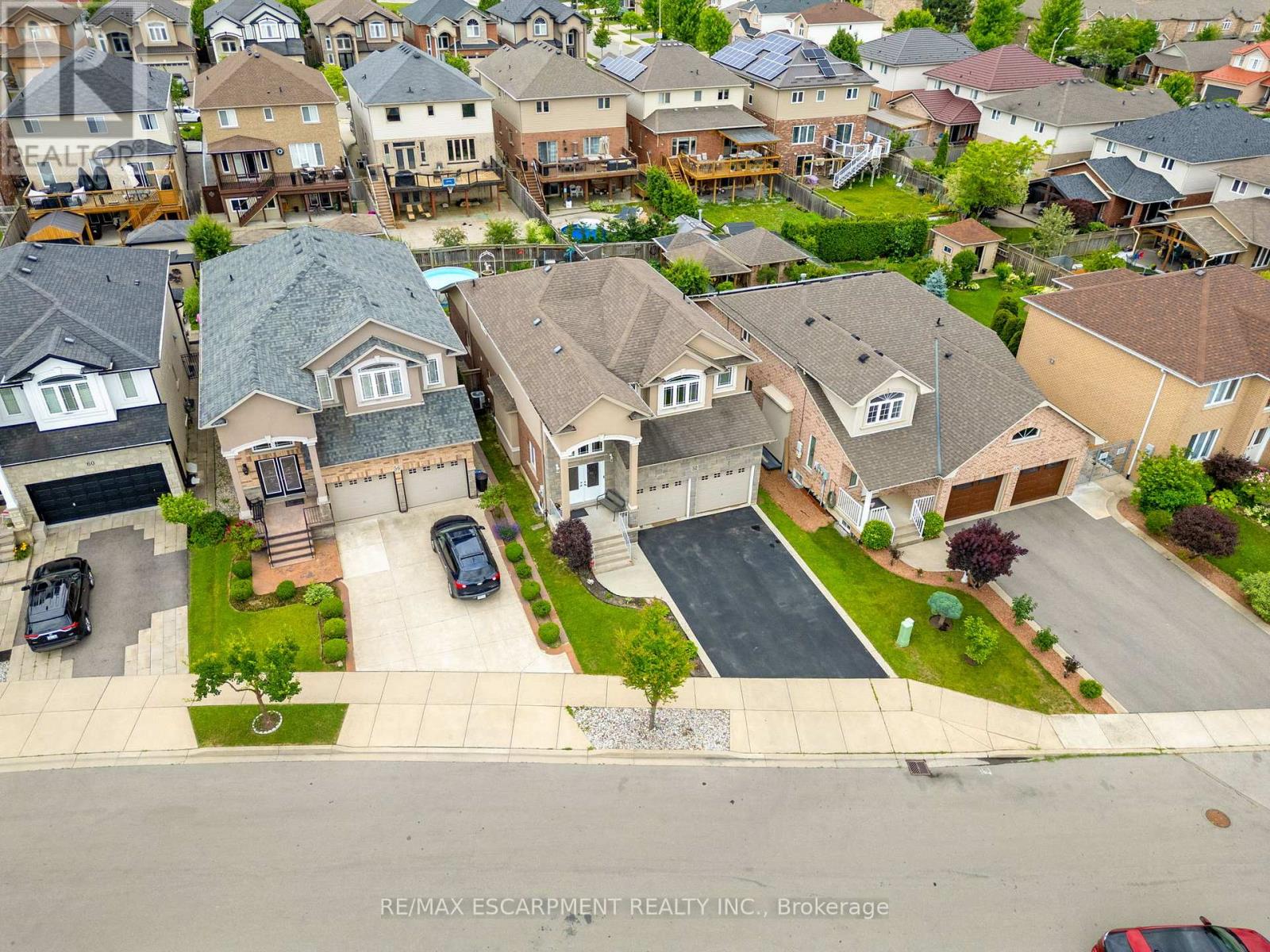 Property at 52 ARROWHEAD DRIVE image 2