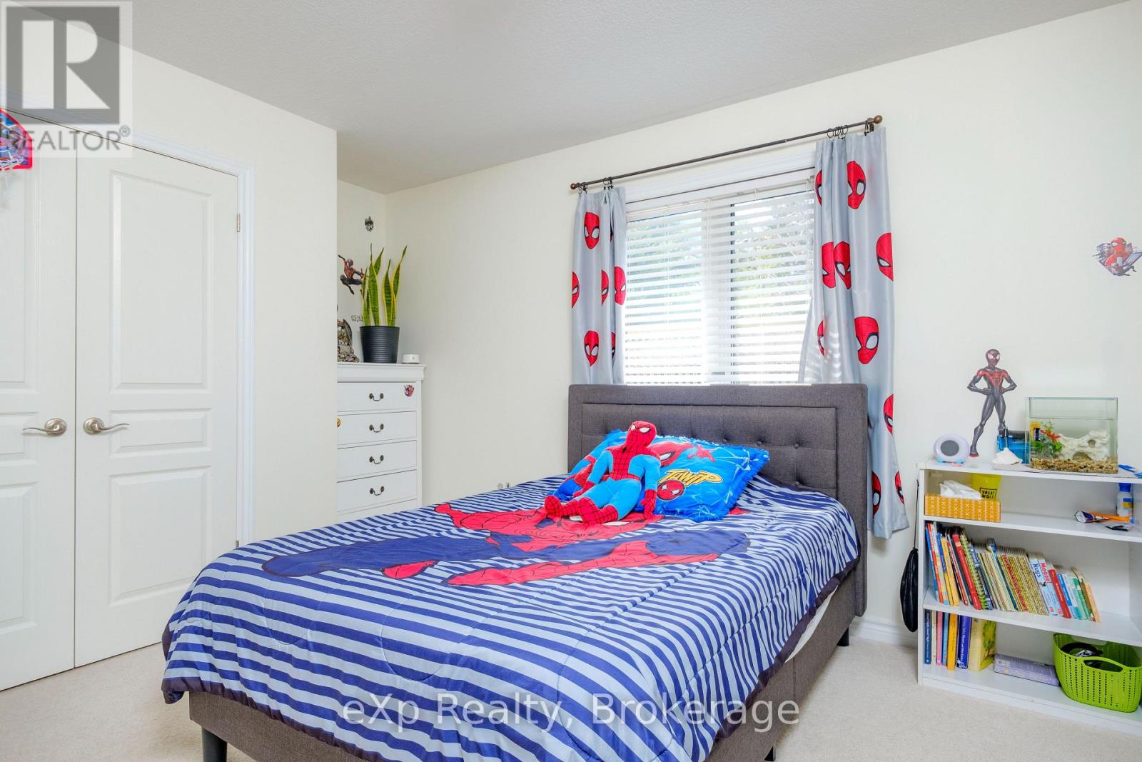 367 Sandy Acres Road, Saugeen Shores, Ontario  N0H 2C2 - Photo 8 - X12286085