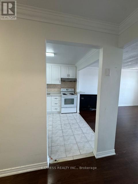 941a Lakeshore Road E, Mississauga (Lakeview), Ontario  L5E 1E3 - Photo 3 - W12235778