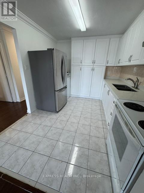 941a Lakeshore Road E, Mississauga (Lakeview), Ontario  L5E 1E3 - Photo 2 - W12235778