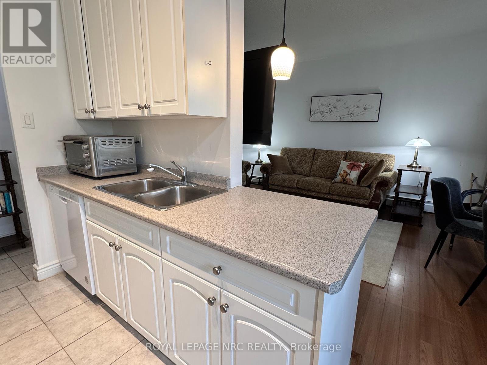101 - 6390 Huggins Street, Niagara Falls, Ontario  L2J 1H1 - Photo 5 - X12286104