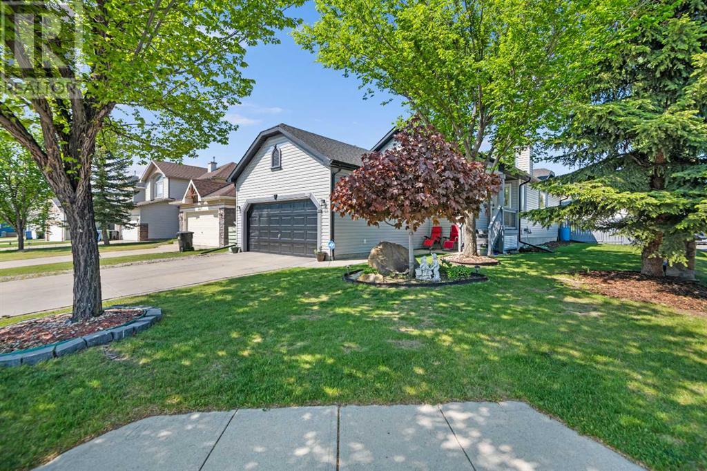 Property at 358 Somerset Drive SW image 2