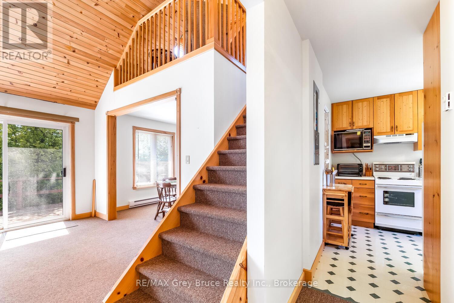 159 Zorra Drive, Northern Bruce Peninsula, Ontario  N0H 2R0 - Photo 10 - X12286237