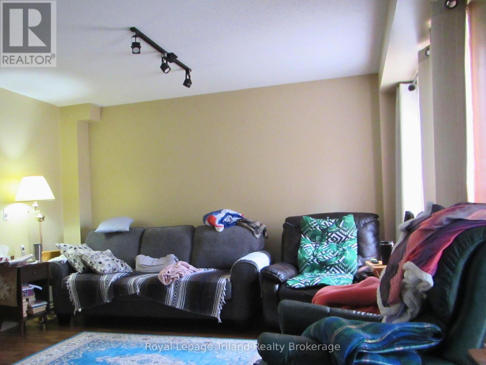 48 Canrobert Street, Woodstock, Ontario  N4S 8W9 - Photo 4 - X12249056