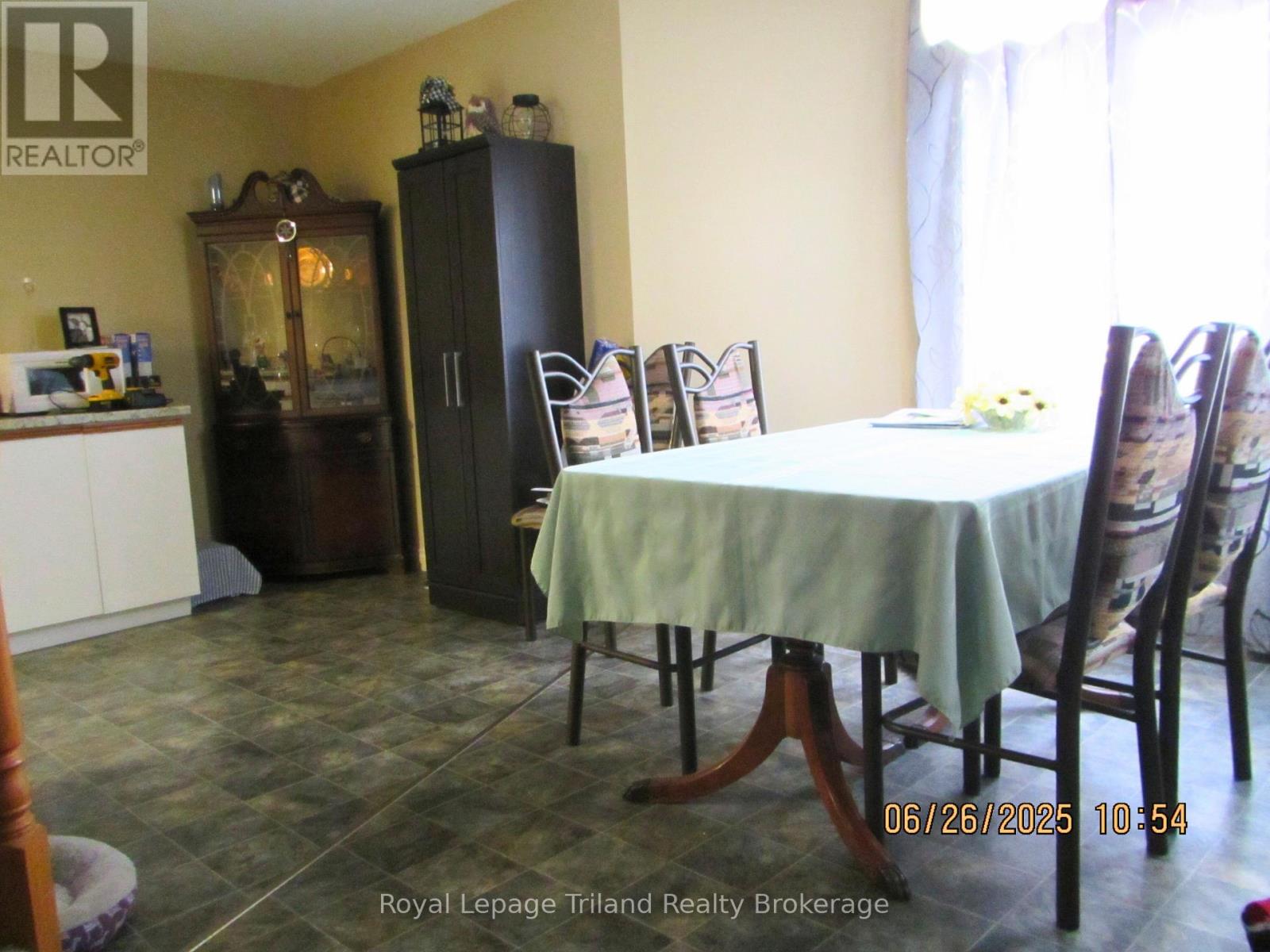 48 Canrobert Street, Woodstock, Ontario  N4S 8W9 - Photo 6 - X12249056