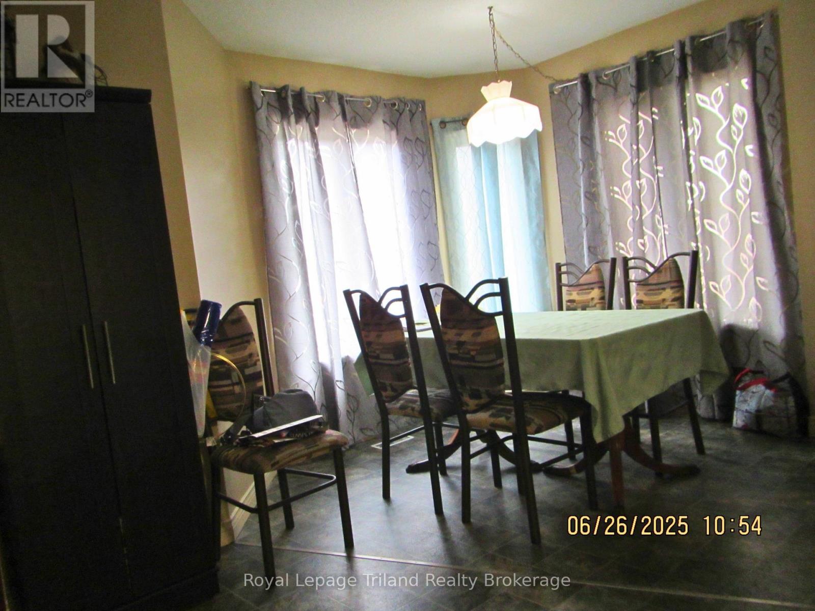 48 Canrobert Street, Woodstock, Ontario  N4S 8W9 - Photo 7 - X12249056