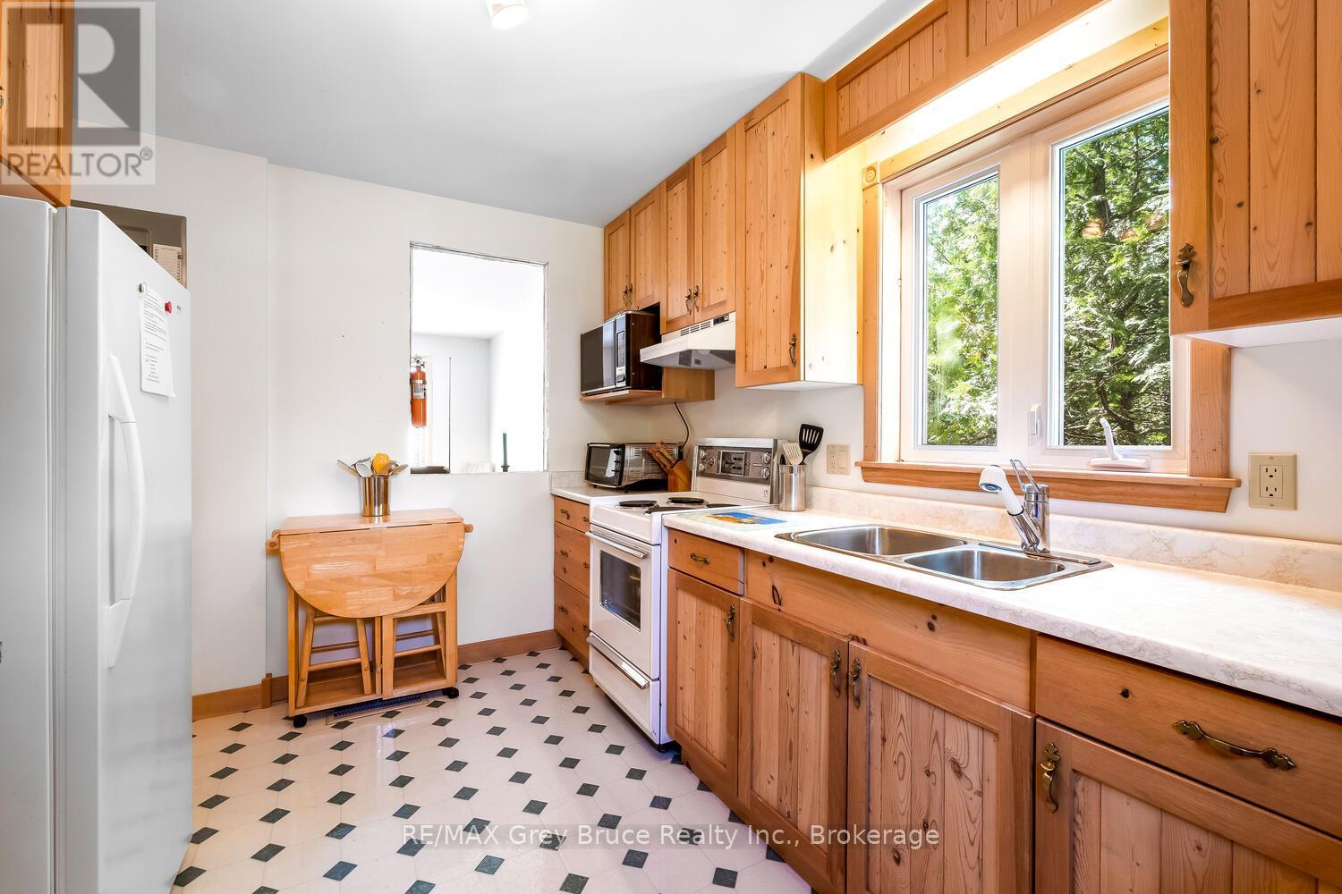 159 Zorra Drive, Northern Bruce Peninsula, Ontario  N0H 2R0 - Photo 9 - X12286237