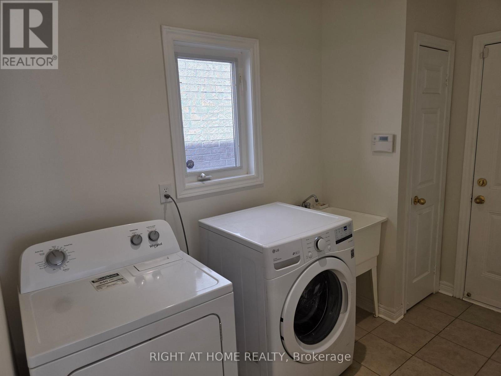 3249 Cabano Crescent, Mississauga, Ontario  L5M 0B9 - Photo 15 - W12281466