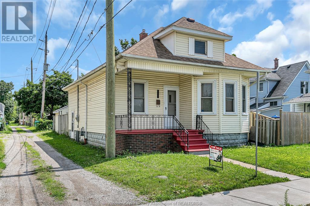 Property at 933 CHATHAM STREET East image 3