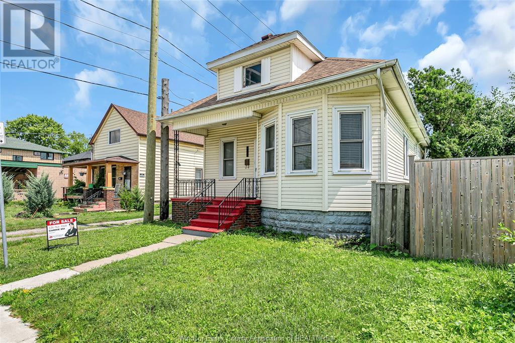 Property at 933 CHATHAM STREET East image 2