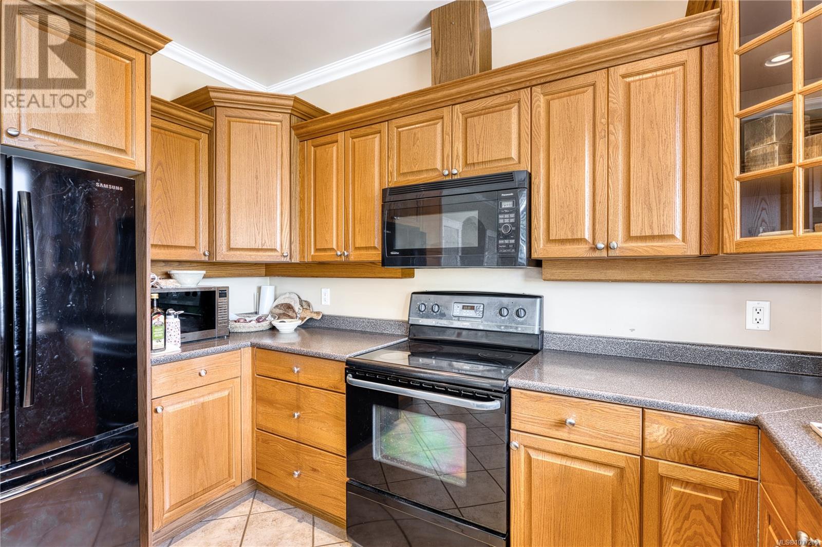 Property at 6381 Icarus Dr image 2