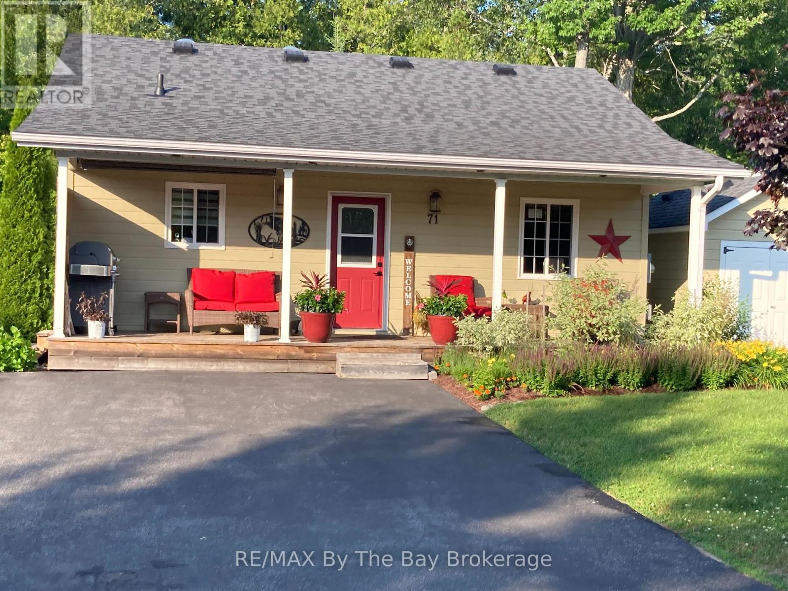 71 Madawaska Trail, Wasaga Beach, Ontario  L9Z 1X7 - Photo 1 - S12284779