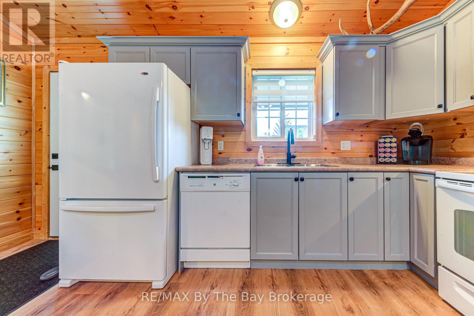 71 Madawaska Trail, Wasaga Beach, Ontario  L9Z 1X7 - Photo 13 - S12284779