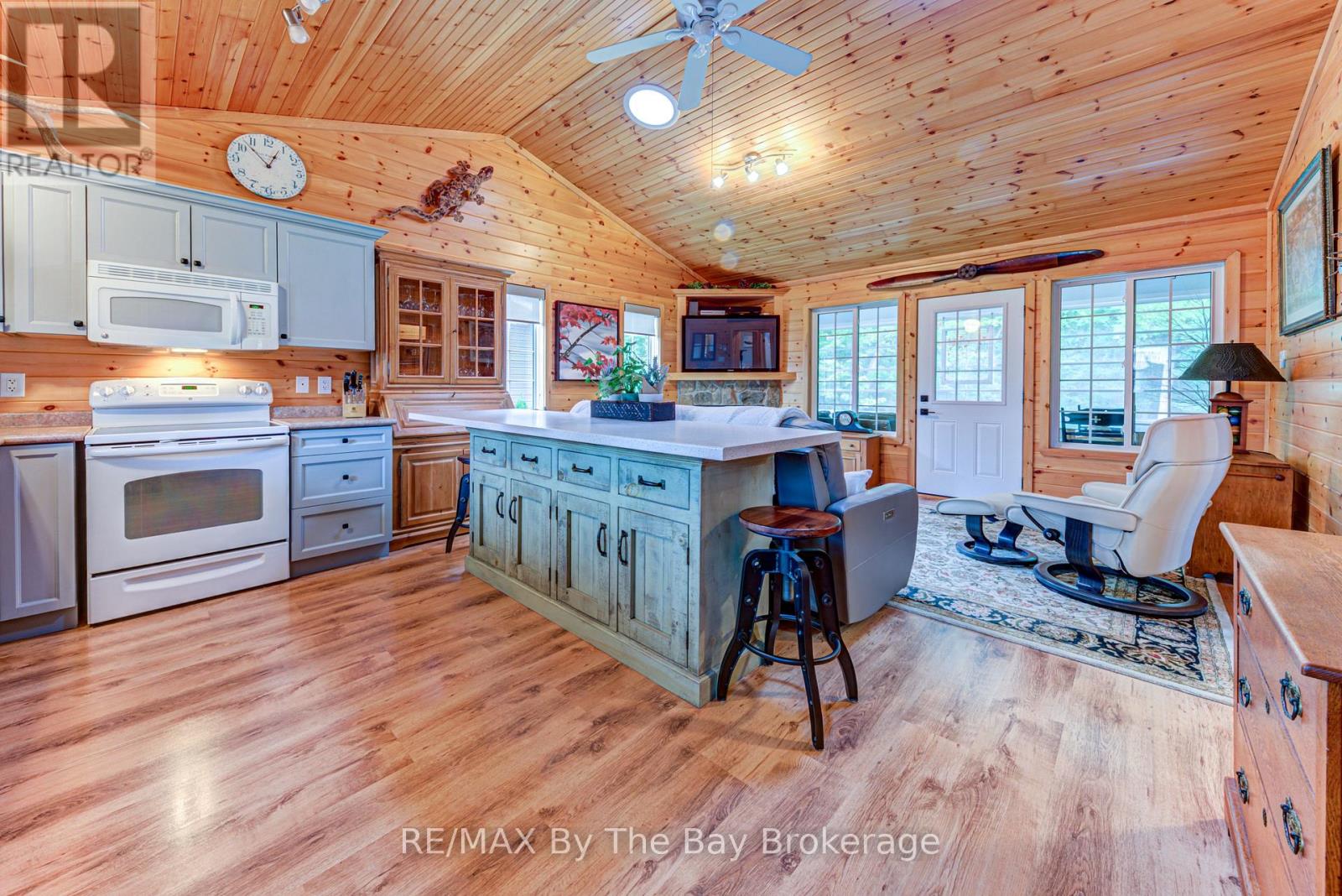 71 Madawaska Trail, Wasaga Beach, Ontario  L9Z 1X7 - Photo 10 - S12284779