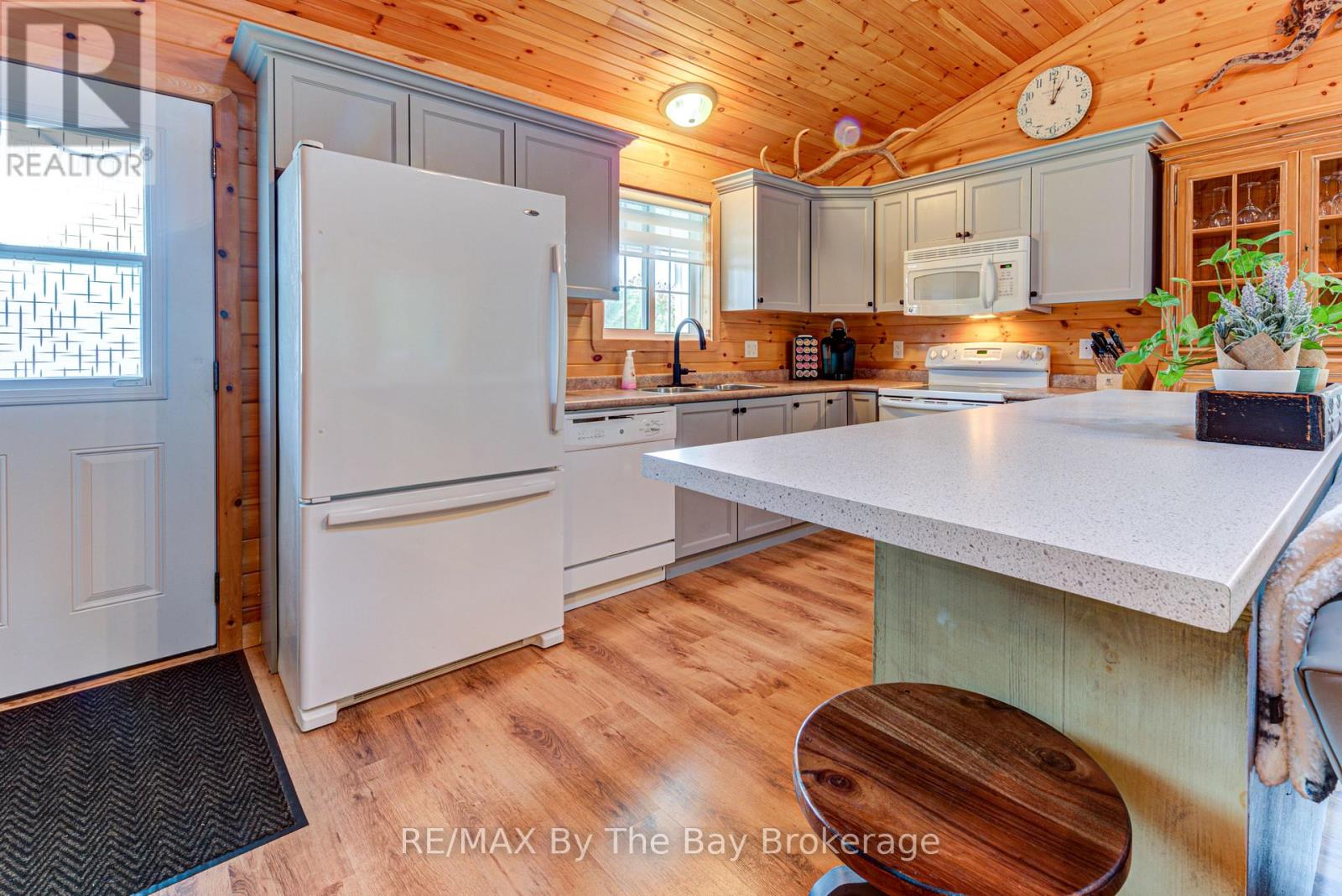 71 Madawaska Trail, Wasaga Beach, Ontario  L9Z 1X7 - Photo 15 - S12284779