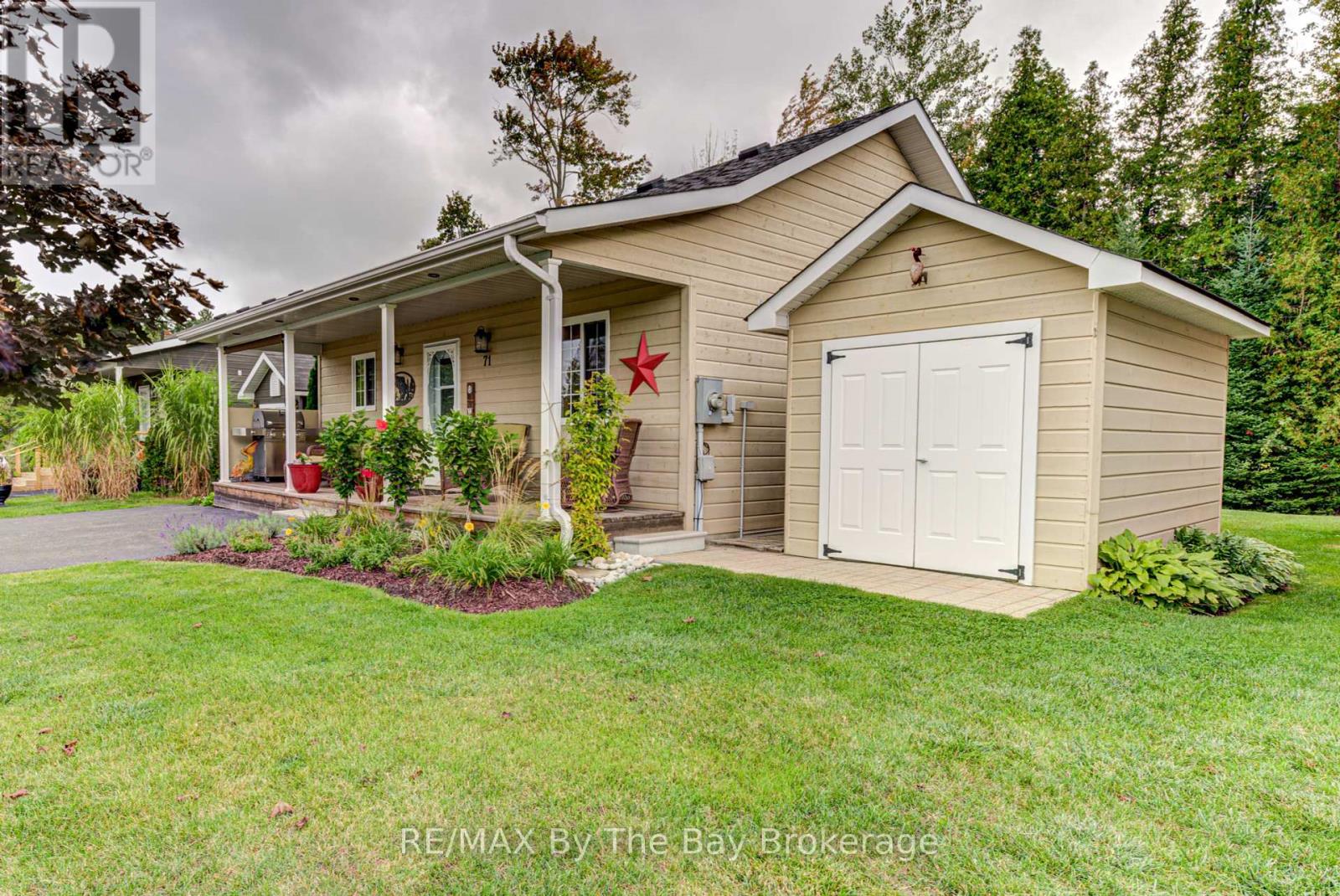 71 Madawaska Trail, Wasaga Beach, Ontario  L9Z 1X7 - Photo 5 - S12284779