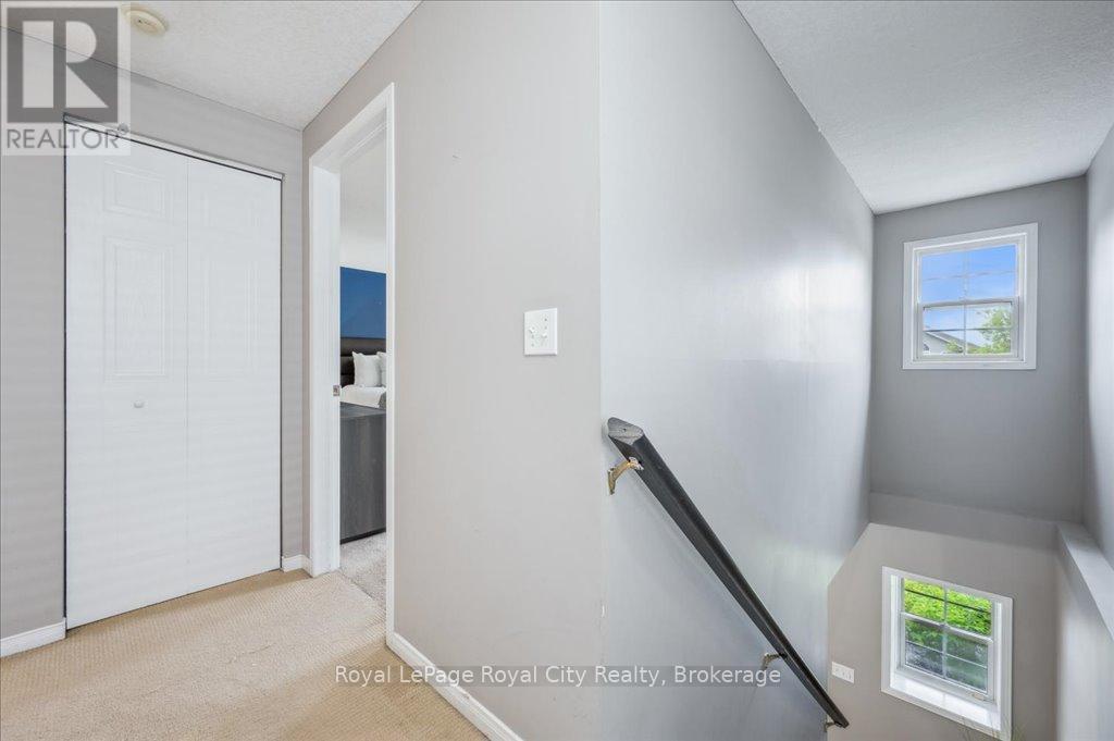 93 Doyle Drive, Guelph, Ontario  N1G 5B9 - Photo 19 - X12285533