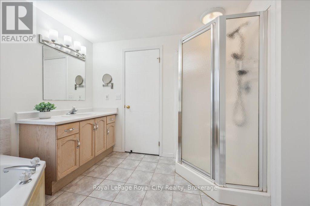 93 Doyle Drive, Guelph, Ontario  N1G 5B9 - Photo 24 - X12285533