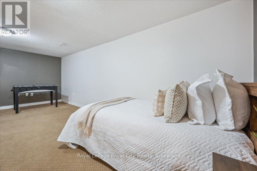 93 Doyle Drive, Guelph, Ontario  N1G 5B9 - Photo 32 - X12285533