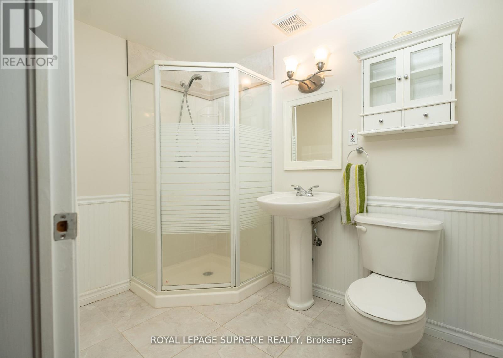 31 1/2 Thorold Road, Welland, Ontario  L3C 3T3 - Photo 11 - X12286055