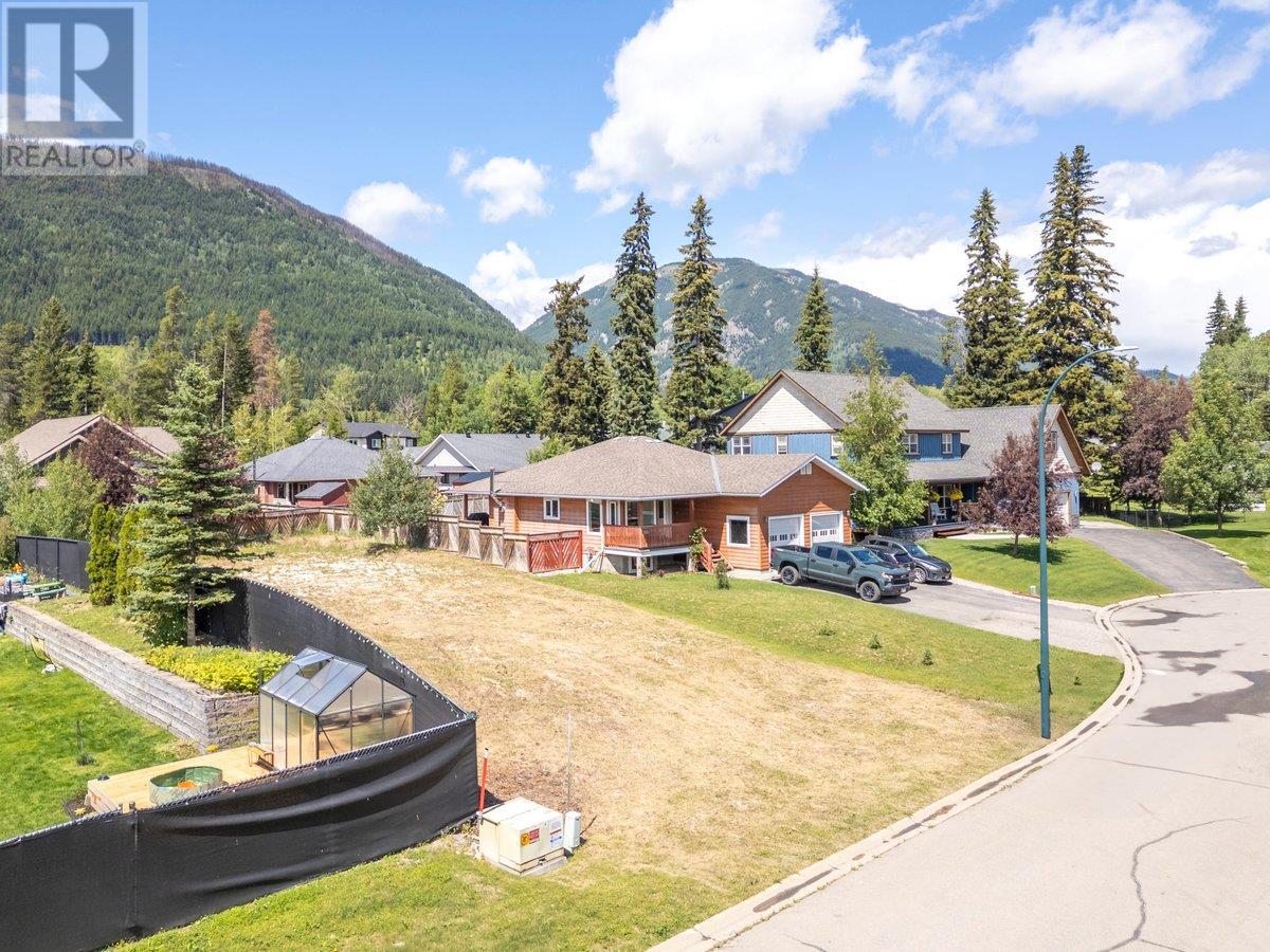 1344 Woodland Place, Sparwood, British Columbia  V0B 2G2 - Photo 5 - 10356082