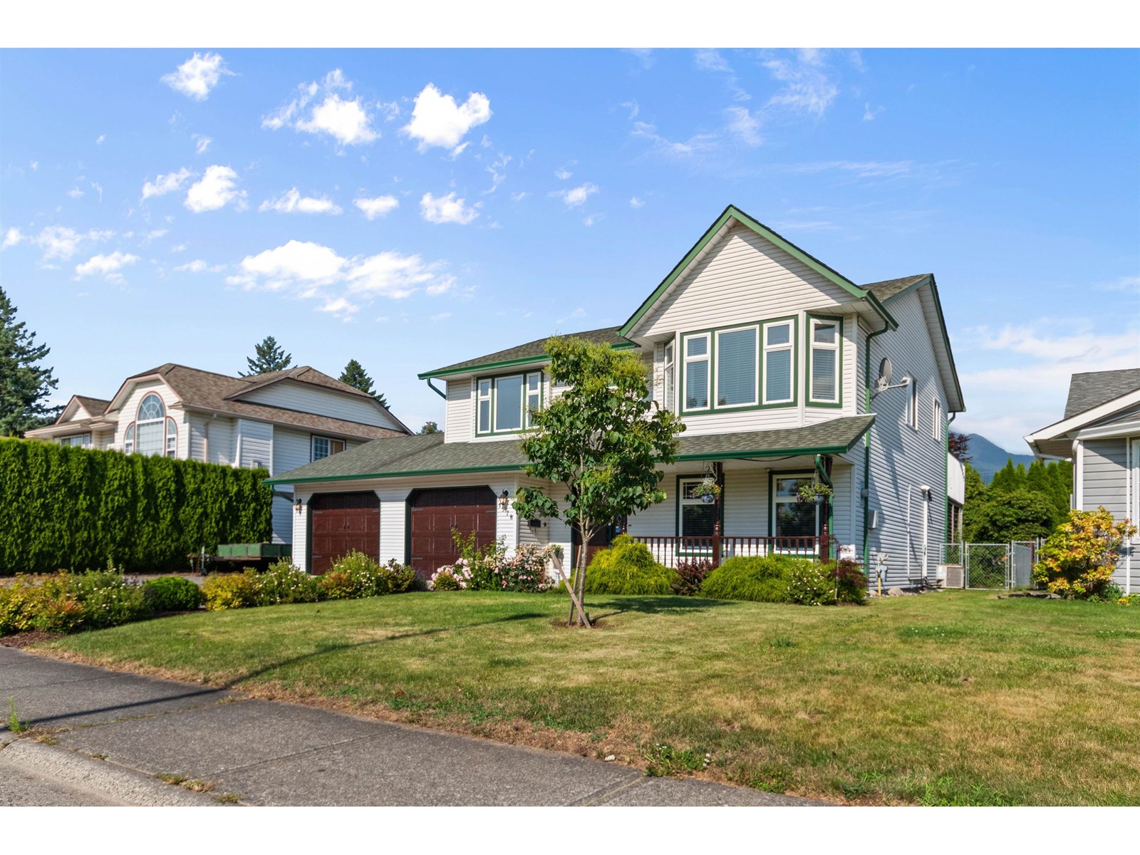Property at 1578 CANTERBURY DRIVE image 1