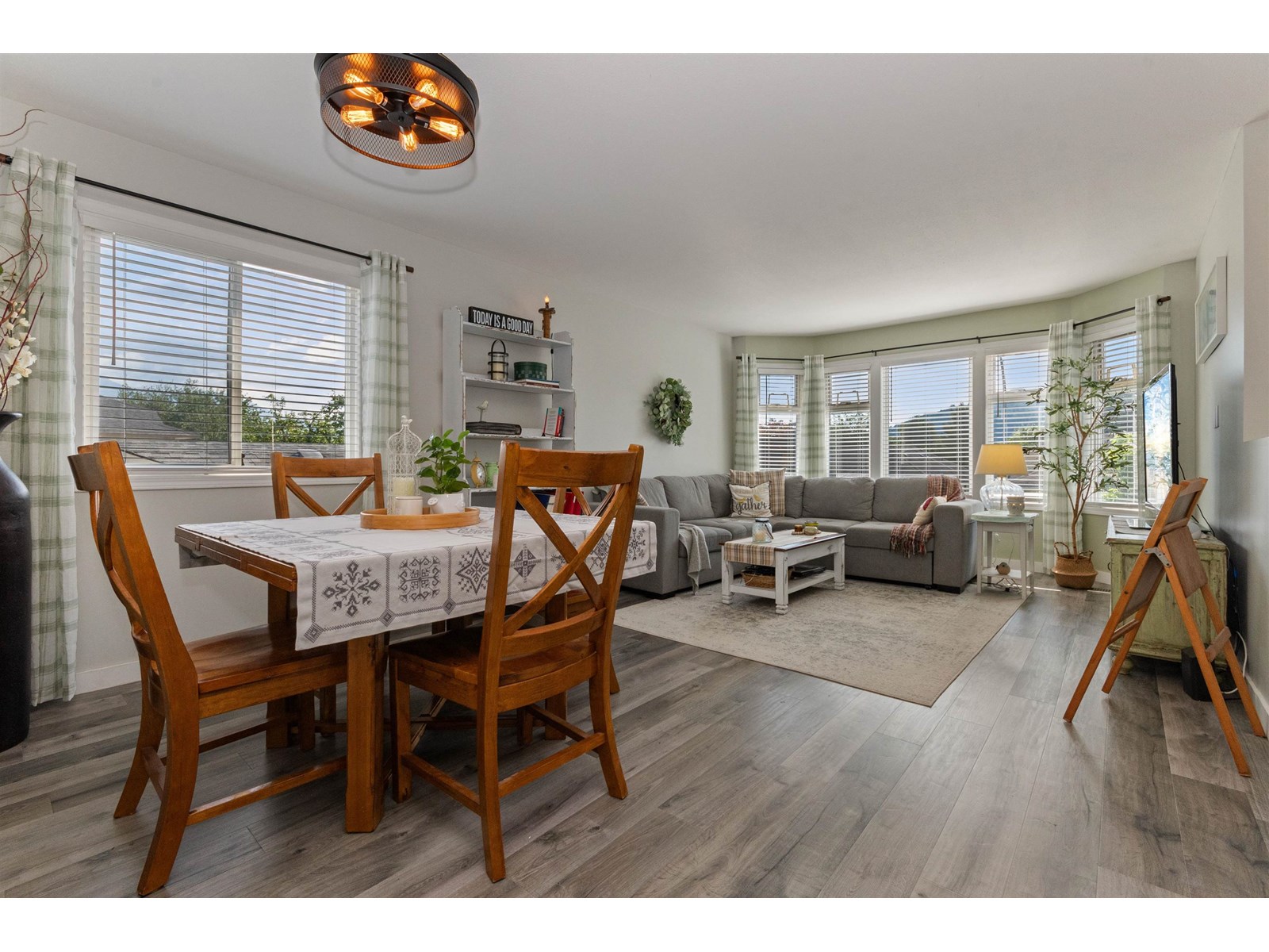 Property at 1578 CANTERBURY DRIVE image 3