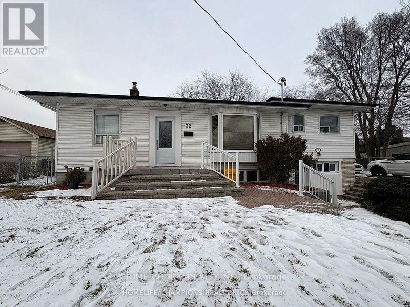 32 WARNSWORTH STREET, Toronto, Ontario