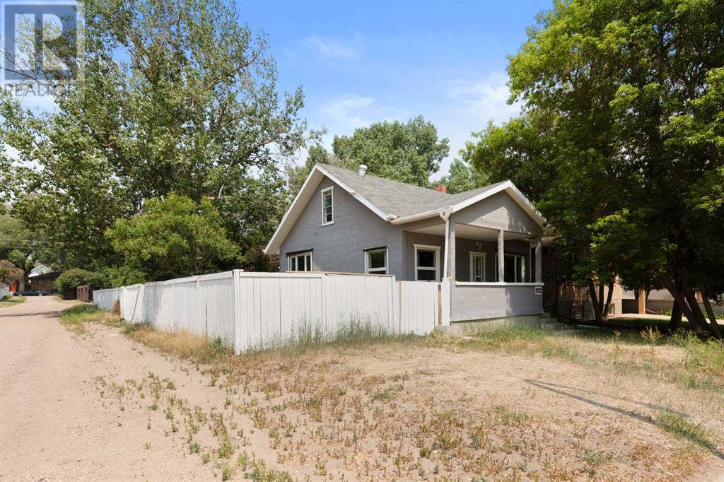 Property at 454 12 Street SE image 2