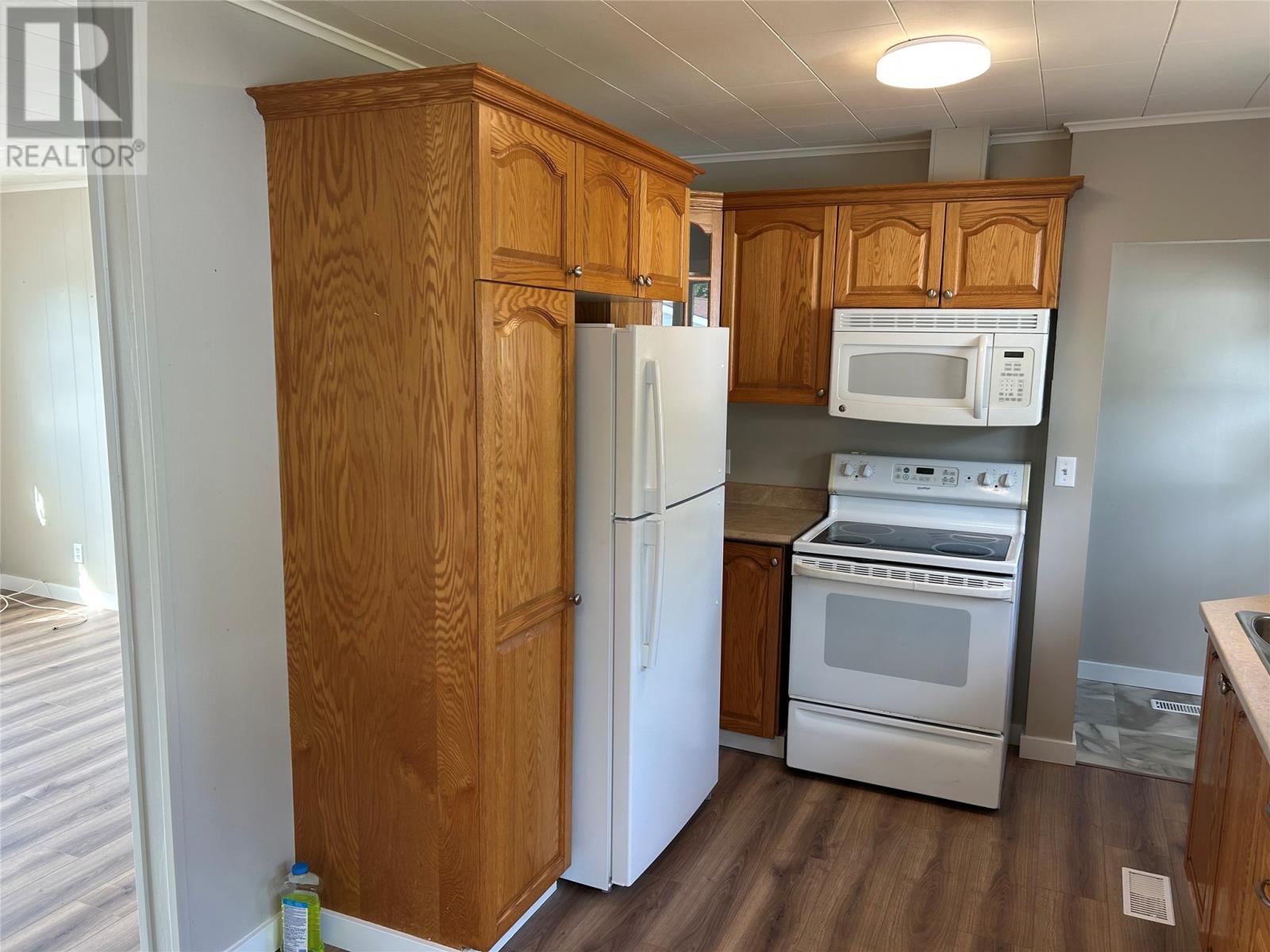 Property at 6 Pine Avenue image 3