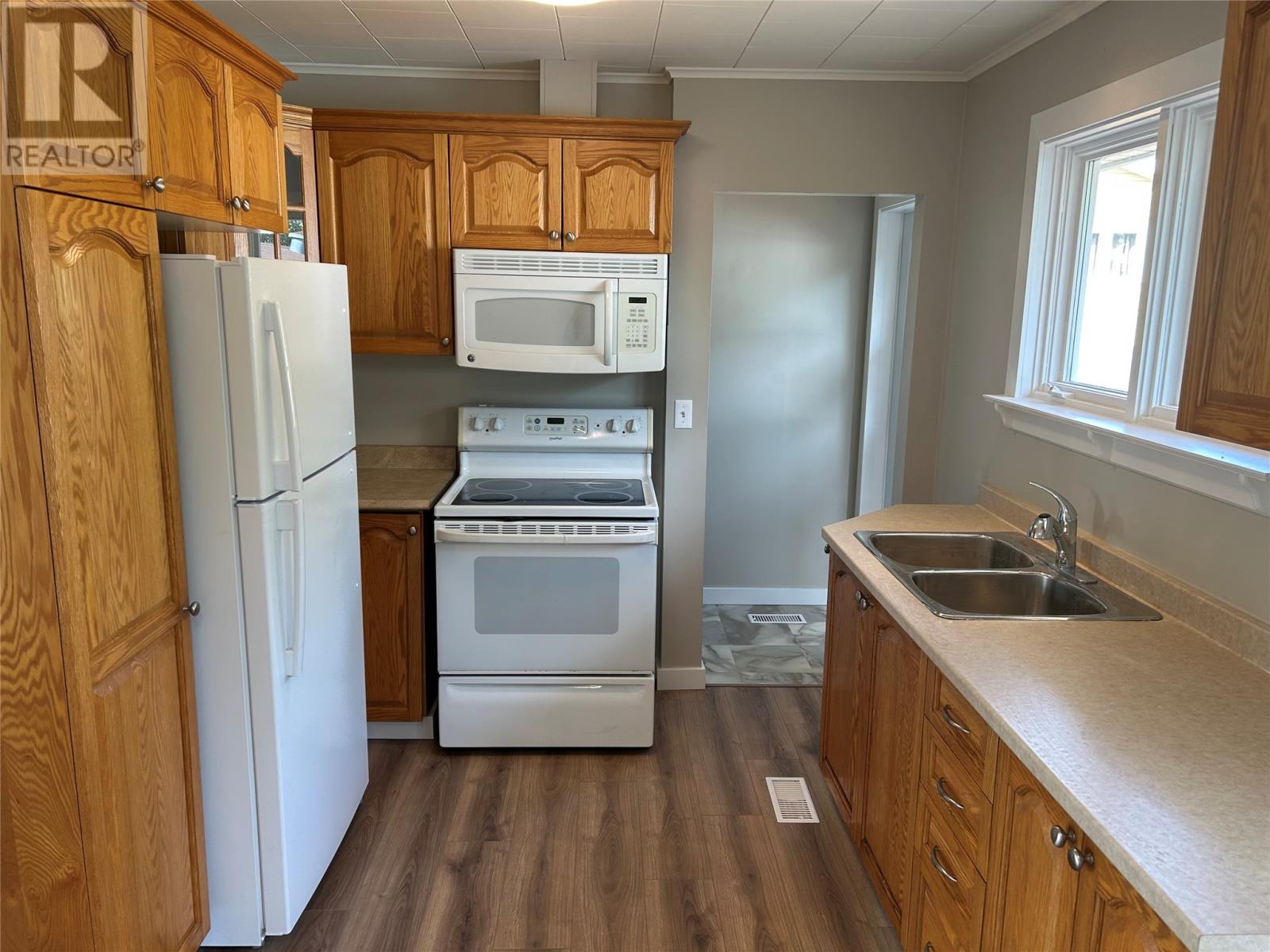 Property at 6 Pine Avenue image 5