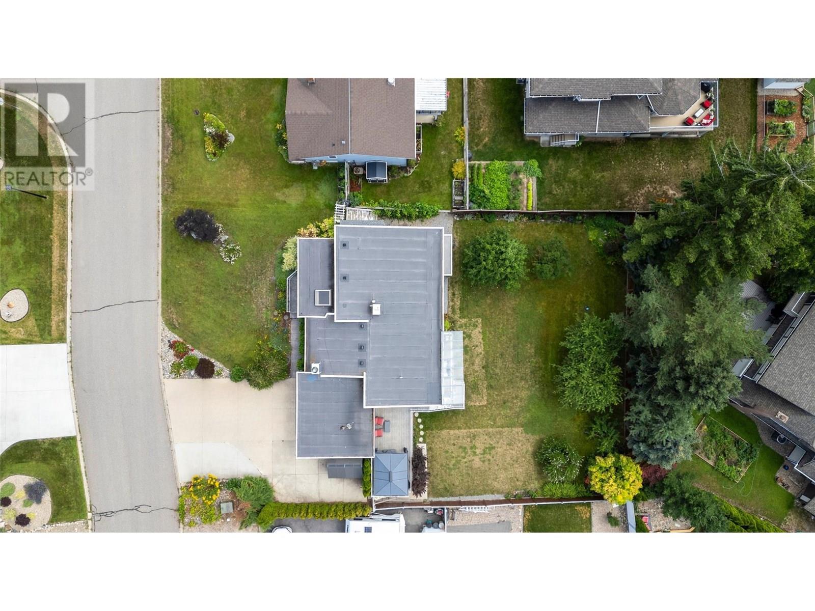 Property at 1330 50 Avenue NE image 3