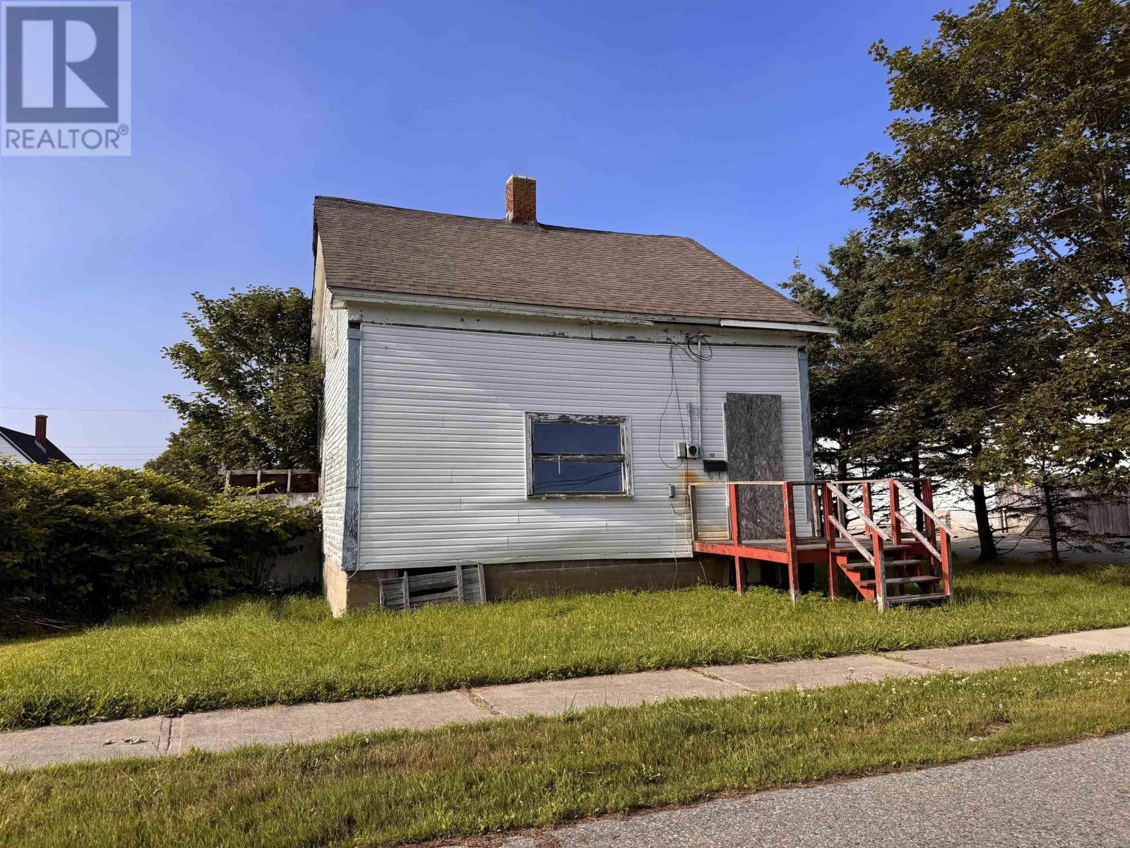 12 Butler Street, Yarmouth, Nova Scotia  B5A 3Y8 - Photo 1 - 202517703
