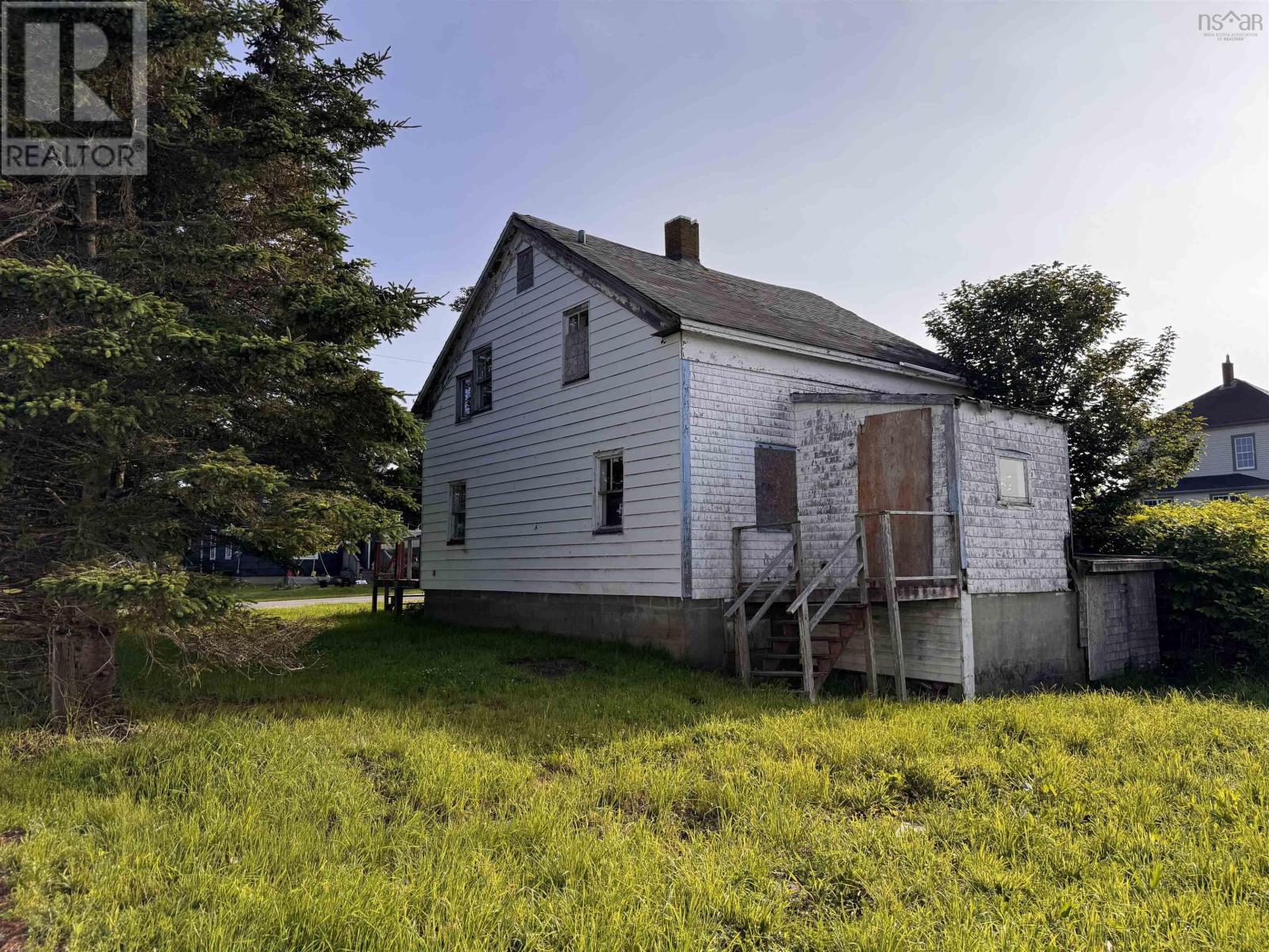12 Butler Street, Yarmouth, Nova Scotia  B5A 3Y8 - Photo 4 - 202517703